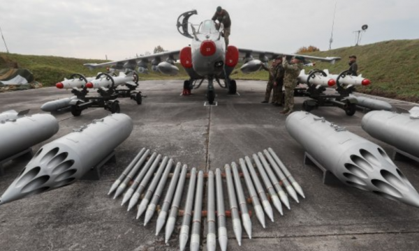 Maqedonia e Veriut i dërgon Kievit 4 avionë luftarakë Su-25