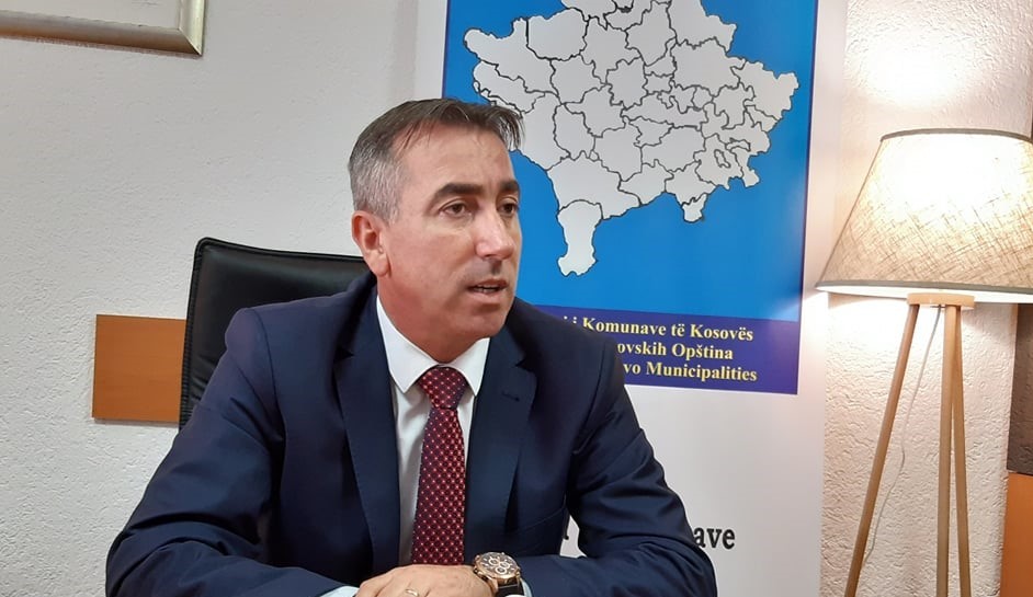 Qeveria e Kosovës i pezullon 37.5 milionë euro komunave