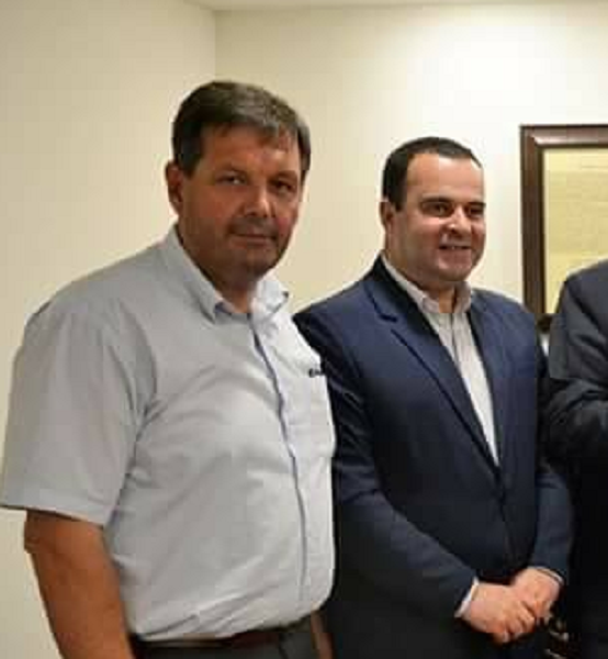 Kryetarit të AAK-së në Dragash i hakohet Facebook-u, kërkohen para në emër të tij