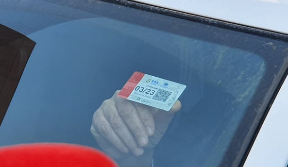 Nga 16 marsi s’ka më vetura pa stikersa