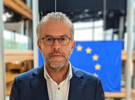 Eurodeputeti: Vuçiqi e shfrytëzon BE-në si bankomat pastaj e refuzon