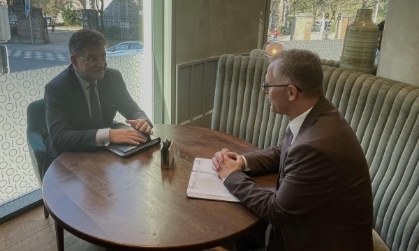 Skenari për nënshkrimin e marrëveshjes Kosovë-Serbi, çfarë ceremonie është planifikuar