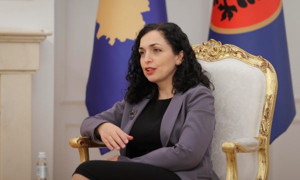 Përfaqësues të qeverisë dhe bizneseve amerikane në Kosovë, presidentja lajmëron takim me ta