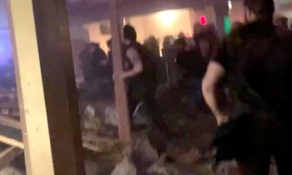 Stuhia shemb çatinë e një teatri në SHBA me 260 njerëz brenda, njëri mbetet i vdekur