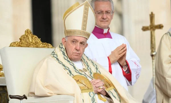 Papa: Gratë do të lejohen të votojnë për sinodin