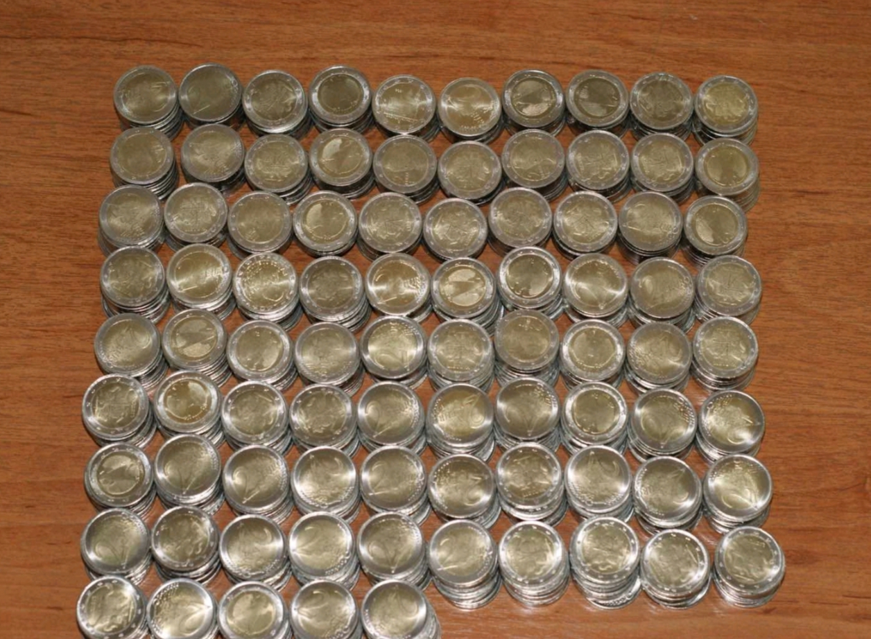 Transportonin 2 euro të falsifikuara nga Maqedonia e veriut në Kosovë, arrestohen 2 të dyshuarit