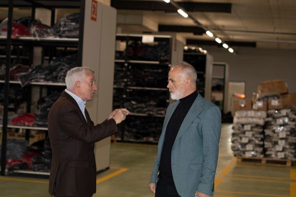 Ambasadori i Republikës së Shqipërisë në Kosovë, z. Qemal Minxhozi vizitoj S//SPRINT në Podujevë (Foto)