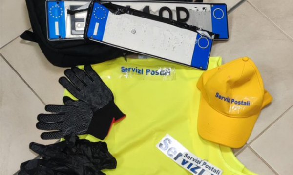 Maskohej si postier për të vjedhur banesat, arrestohet 39-vjeçari shqiptar