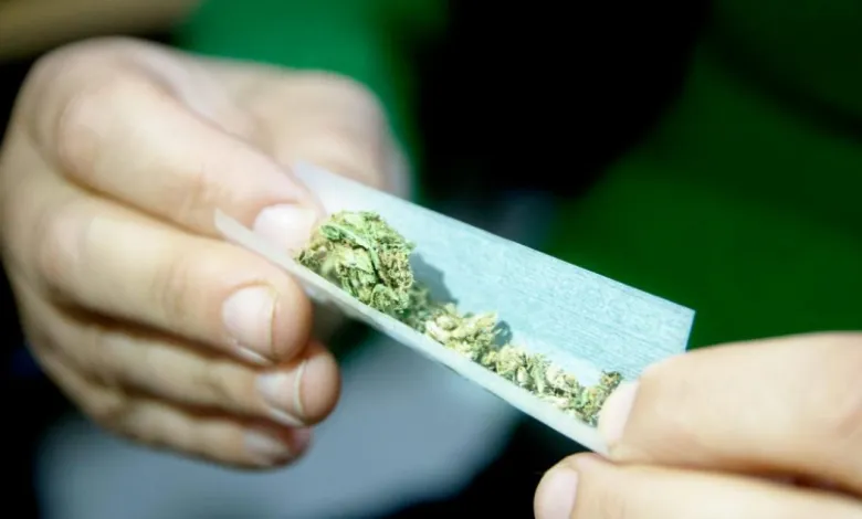 E detyroi një grua të konsumojë substanca narkotike, u arrestua një burrë në Pejë