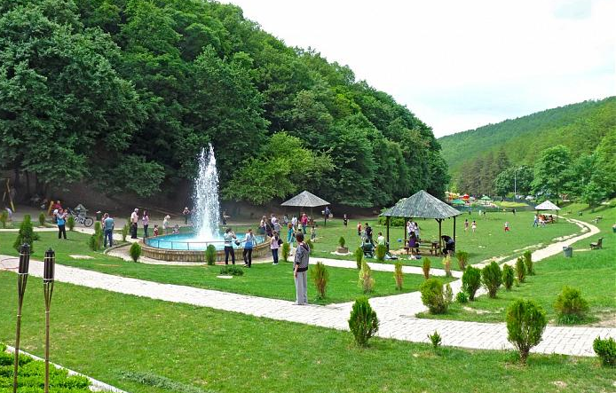 Për 1 Maj, ndalohet qarkullimi i automjeteve në Gërmi