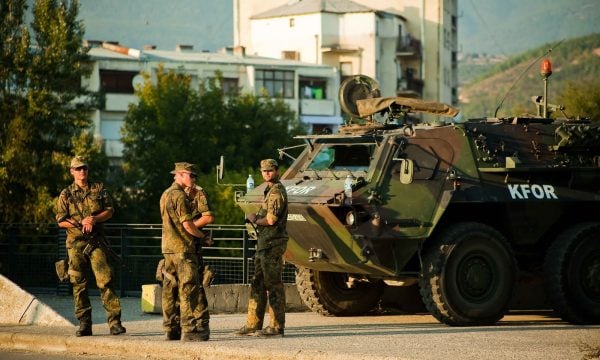 KFOR-i reagon për çështjen e Urës së Ibrit: Rihapet përmes dialogut politik