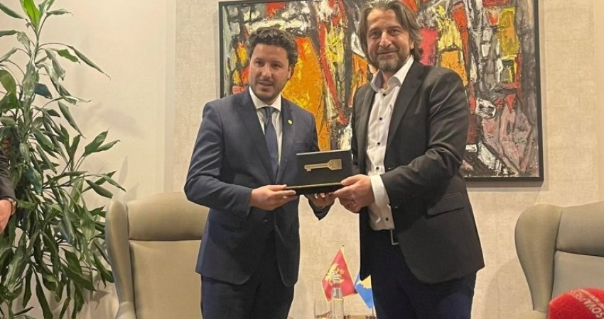 Rama ia dhuron Abazoviqit ‘Çelësin e Prishtinës’