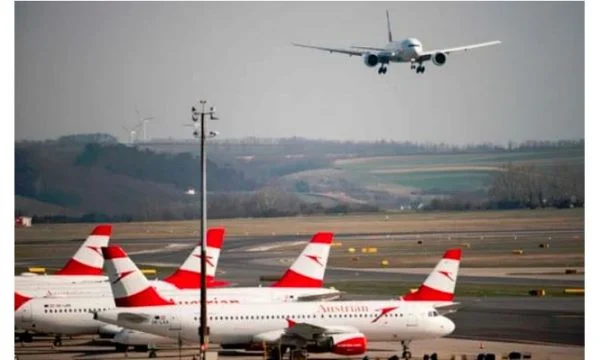 Pas dy orëve fluturim, aeroplani detyrohet të kthehet në Vjenë për një arsye të çuditshme