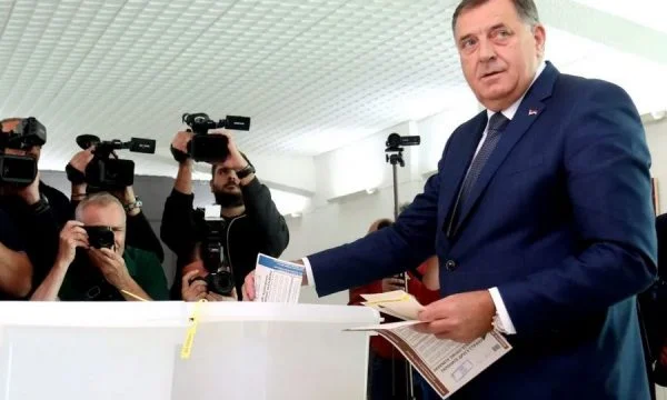 Kaos në BeH: “Dodik po shkakton një krizë që mund të çojë në luftë”