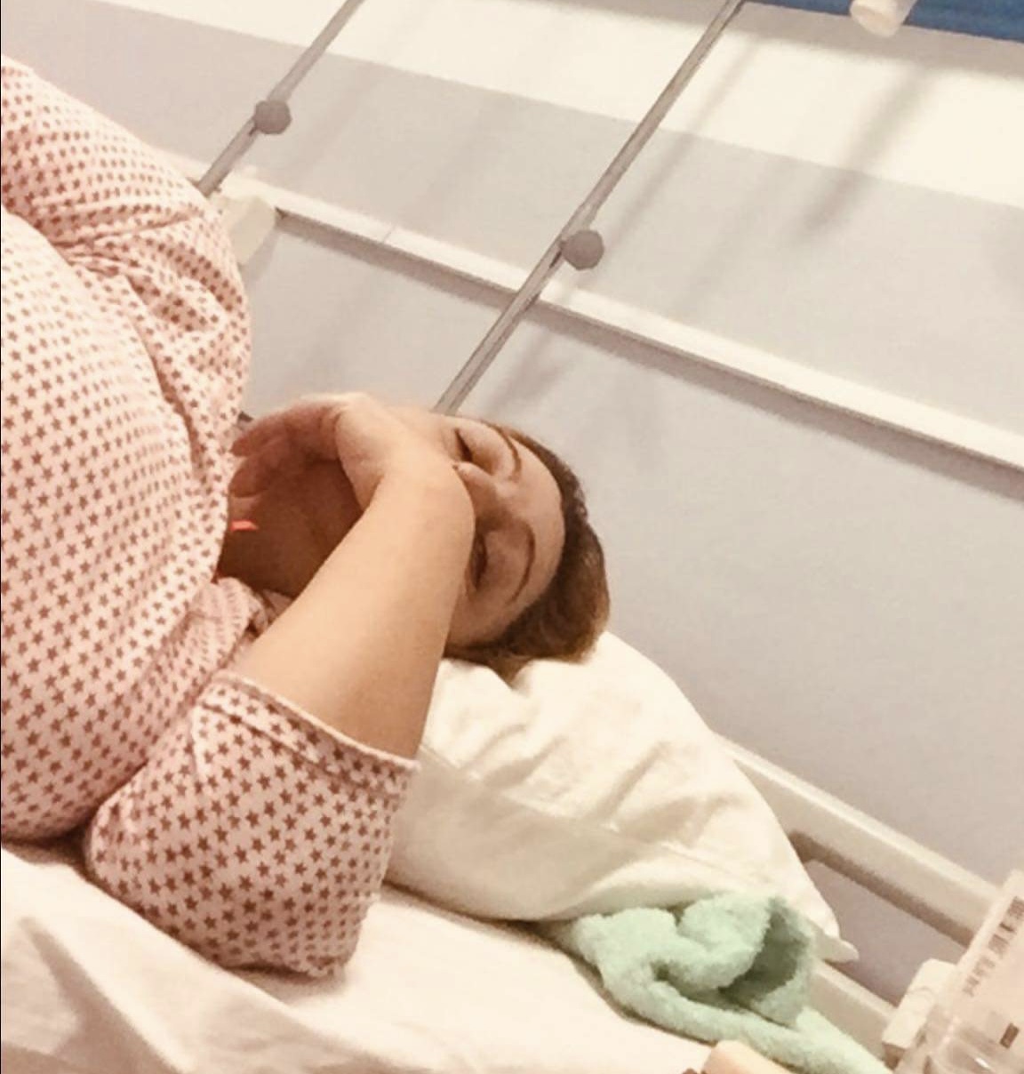 Kërkohet ndihmë urgjente për Ajna Sejdiun nga Podujeva, rrezikon të mbetet pa këmbë