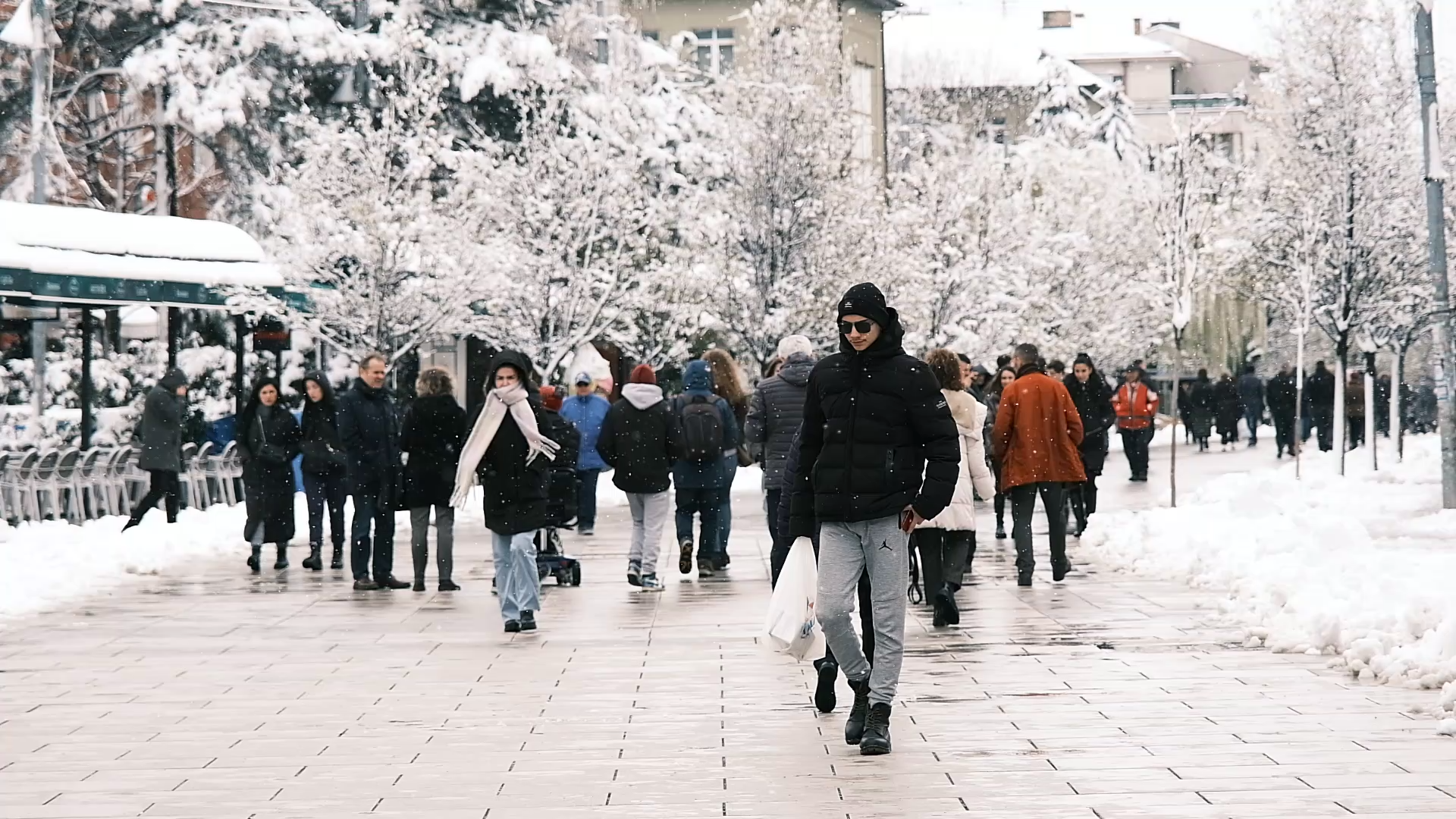 Qytetarët për gjykimin e ish krerëve të UÇK-së: “I padrejtë, “marre, gjynah”, “presim të kthehen të pafajshëm”