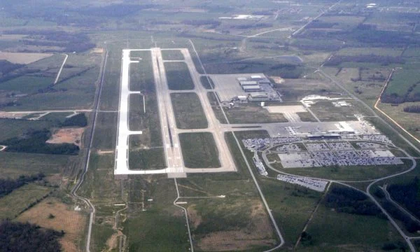 Dalin detaje interesante të kohës kur forcat ruse e morën nën kontroll aeroportin e Sllatinës