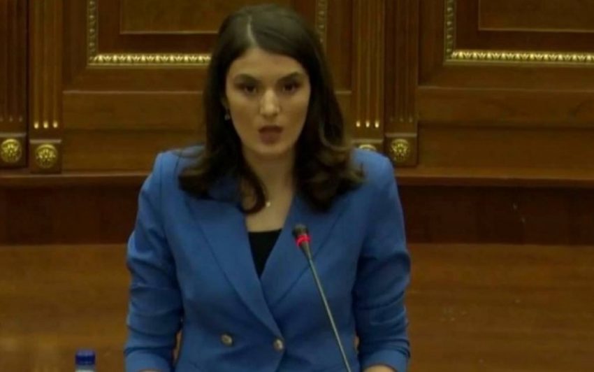 Deputetja Geci: Familjen time s’ka mundur ta shkatërrojë UDB-ja e po e shkatërron “Hashim Haxhi Polari”