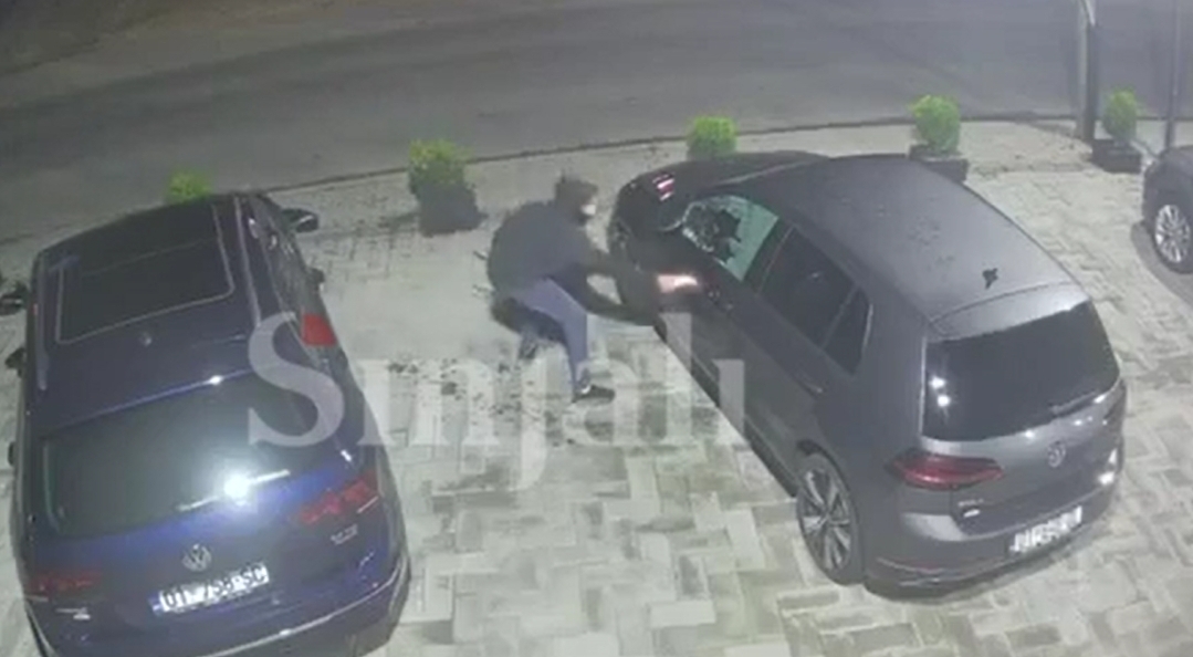 Momenti kur të dyshuarit ia vënë flakën veturës në Prishtinë- Policia kërkon ndihmë për t’i gjetur