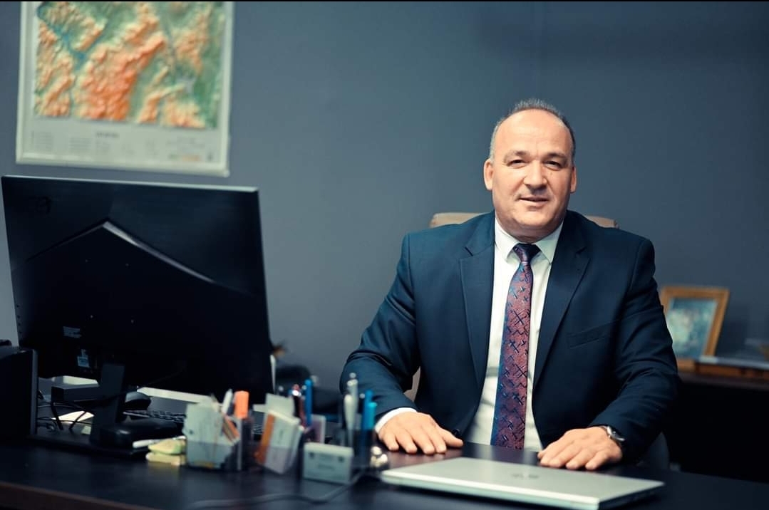 Bulliqi me të mbërritur në SHBA, shpërndan tri foto