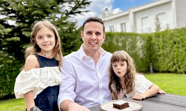 Lumir Abdixhiku sot feston ditëlindjen e 40-të