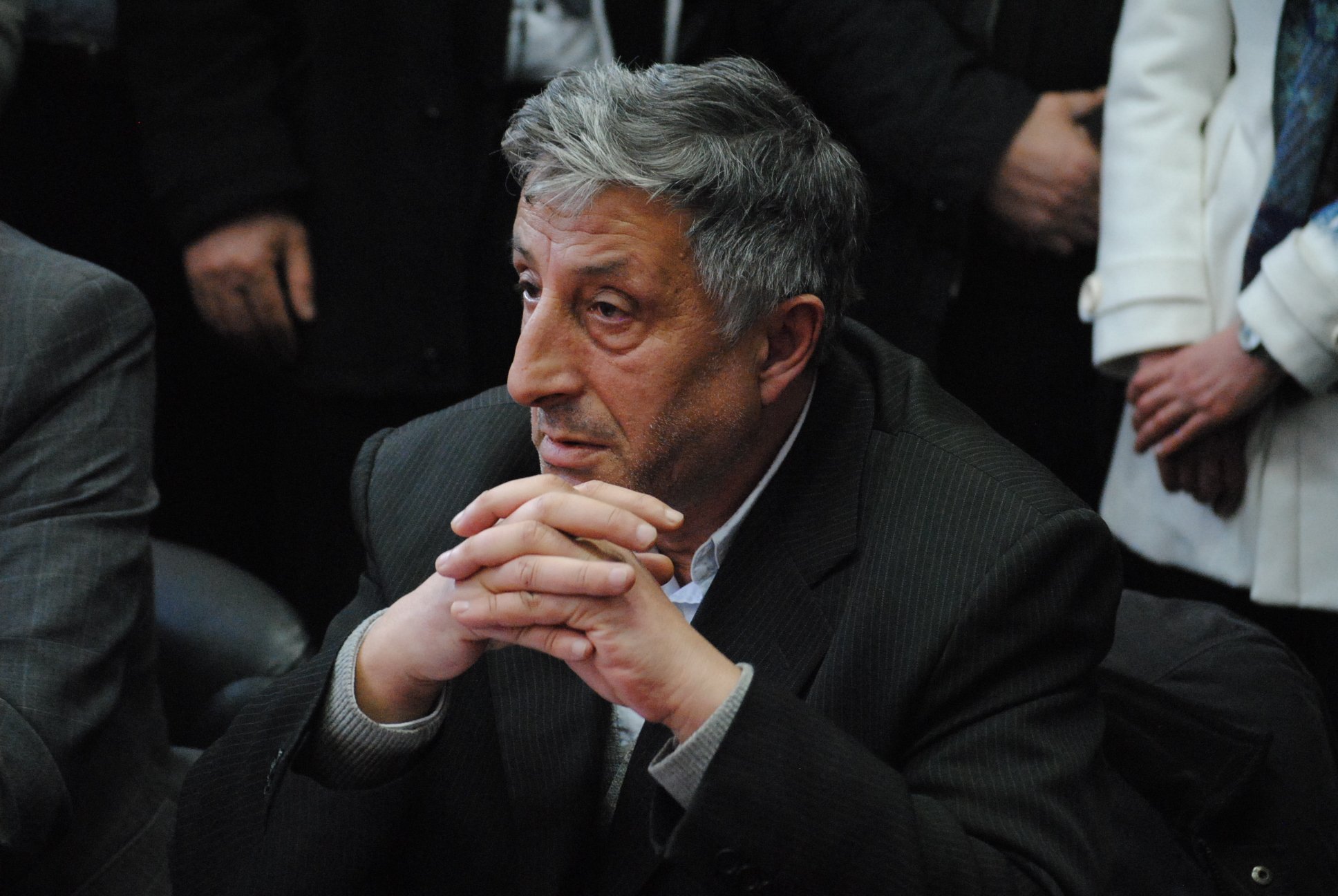 Jasharaj flet për ofendimet ndaj tij: Mi përmendnin dhëmbët, u detyrova t’i vë e t’i mbaj me zor