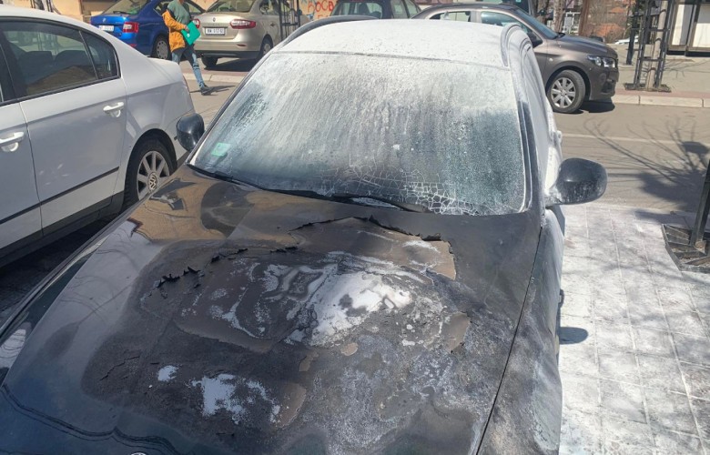 Policia konfirmon djegien e tri veturave në Veri, jep detaje