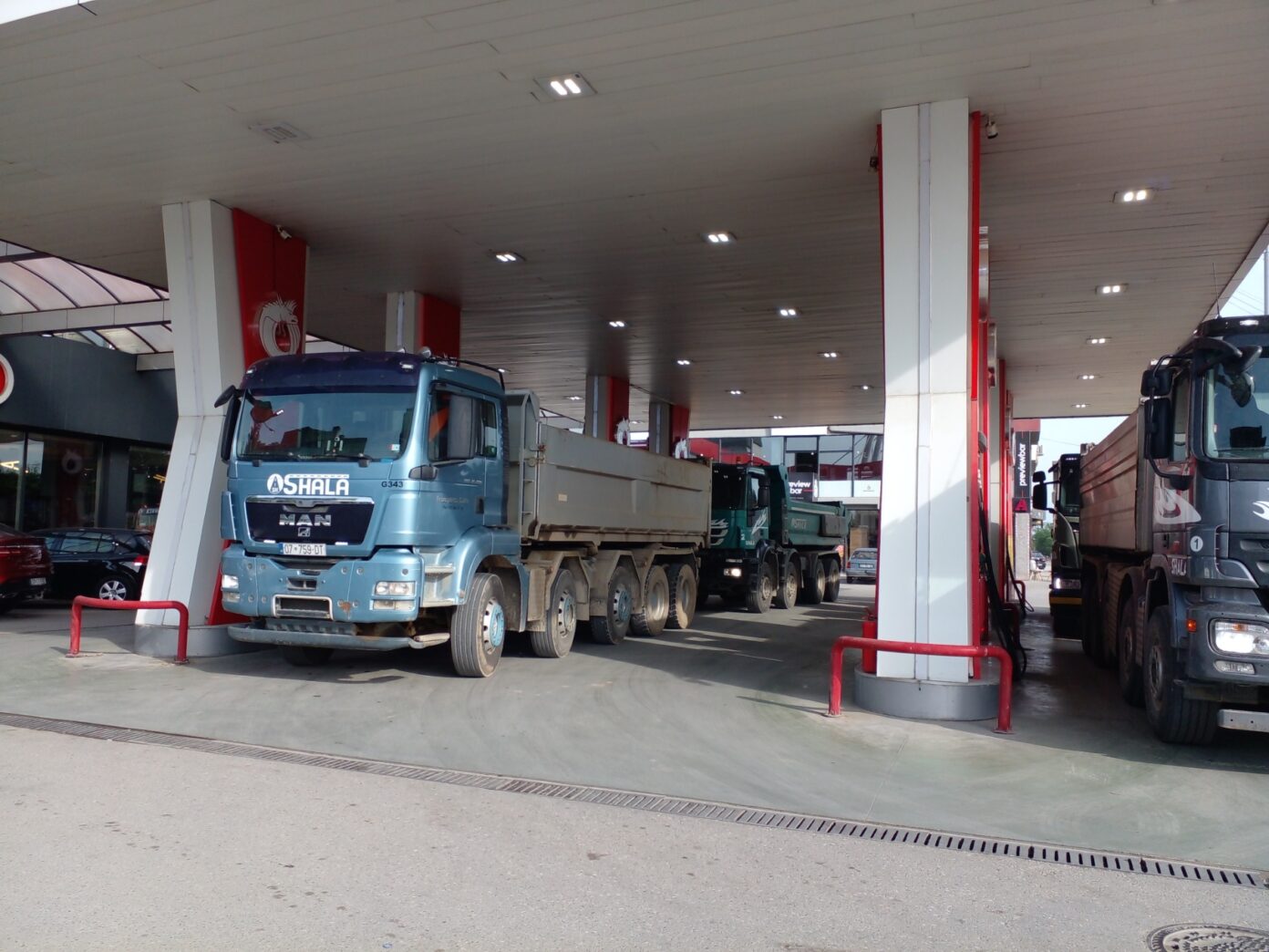 Bien edhe më tej çmimet e naftës, Kosova me çmimet më të lira në rajon pas Maqedonisë