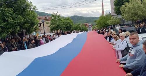 Në mesin e protestuesve është parë edhe kryetari i Listës Serbe, Goran Rakiq (FOTO)