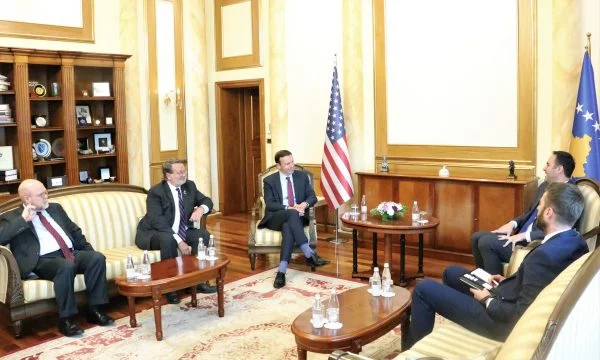 Konjufca pret në takim dy senatorë amerikanë, zyra e kryeparlamentarit tregon çka u bisedua