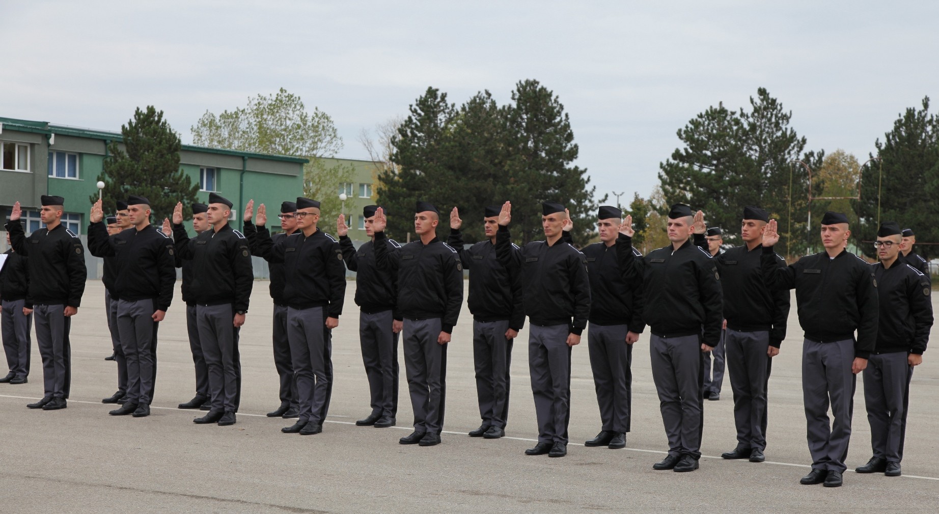 Ministria e Mbrojtjes shpall konkurs për kadetë