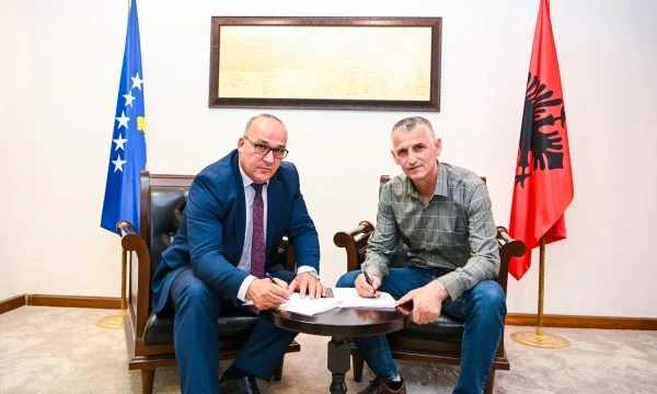 Bulliqi njofton për tri projekte me vlerë afro 700 mijë euro, do t’i financojë Ministria e Infrastrukturës