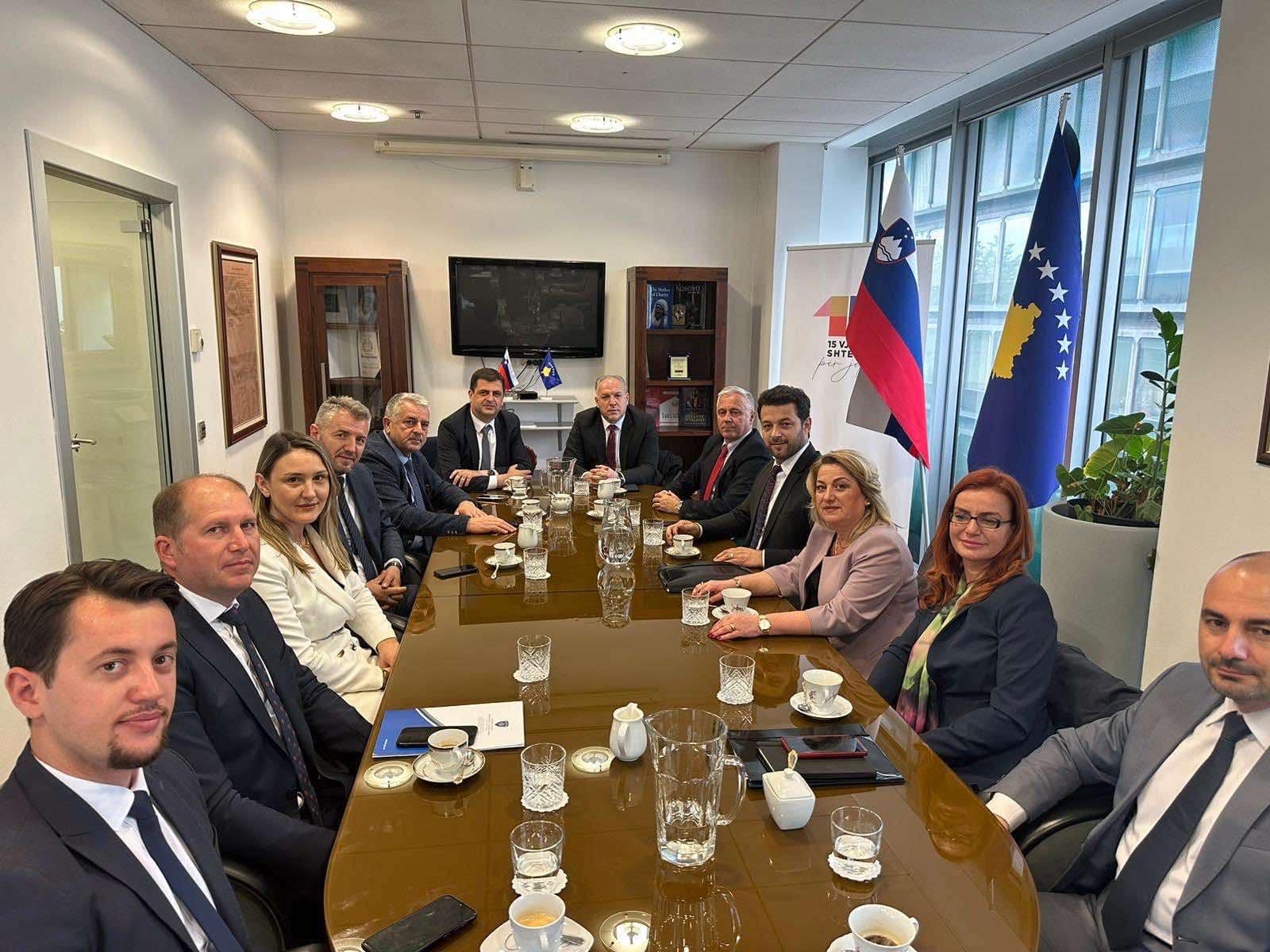 Agim Veliu viziton Slloveninë, takohet me Ministrin e Kohezionit dhe Zhvillimit Rajonal, Aleksander Jevshek