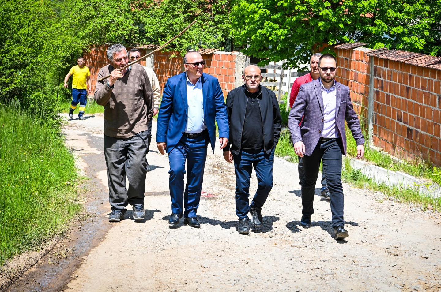 Bulliqi ka përcjellë sot punimet e rrugëve në fshatrat Kalaticë – Bervenik