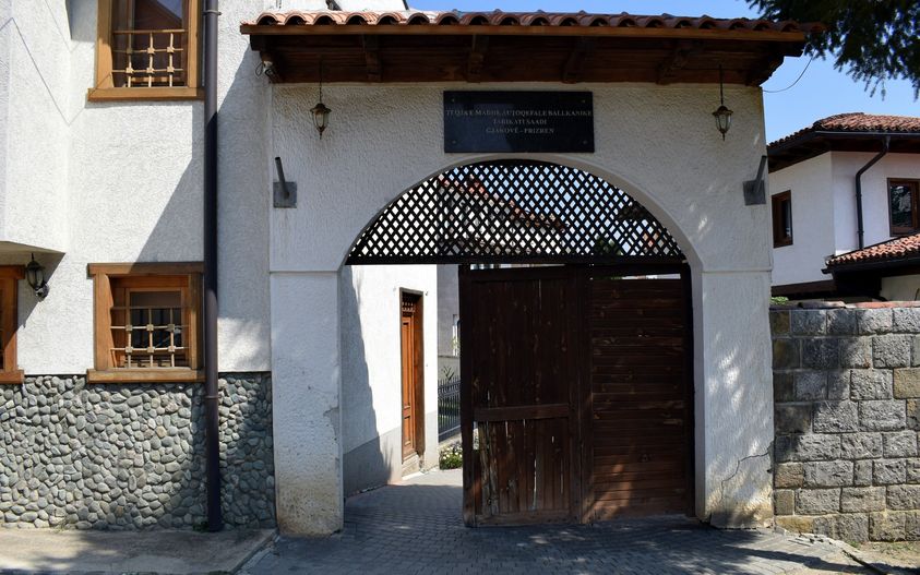 Vjedhja e 200 mijë eurove, nga teqeja tregojnë se për çka do të përdoreshin