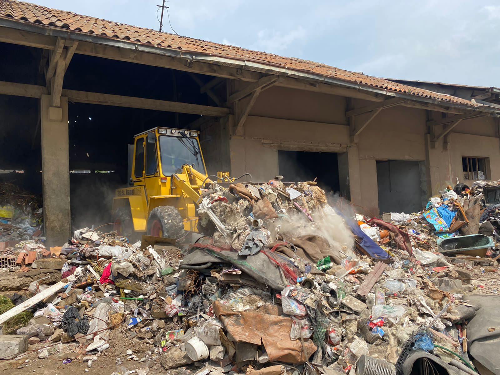 Komuna e Prishtinës vazhdon pastrimin e kryeqytetit, largohen mbeturinat te stacioni i trenit