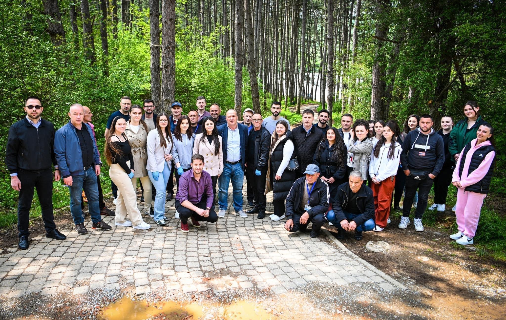 Komuna e Podujevës fton qytetarët t’i bashkohen aksionit pë pastrimin e hapësirave rreth liqenit të Batllavës