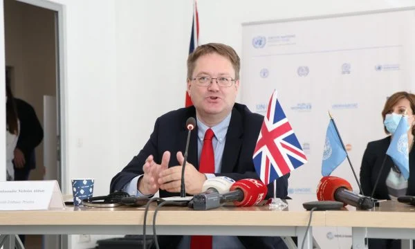 Ambasadori britanik bën thirrje për zbatim të shpejtë të Deklaratës për të Zhdukurit
