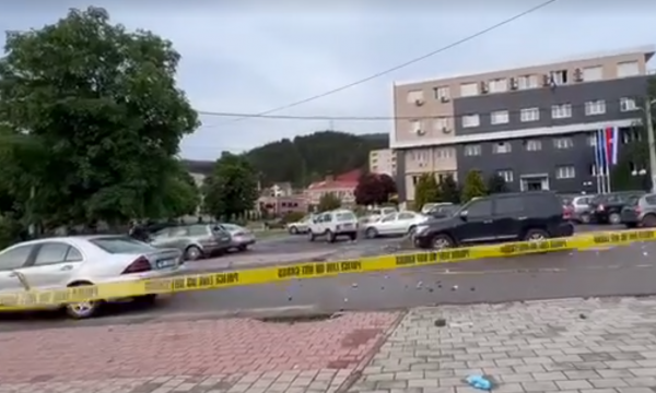 Vendoset shiriti i sigurisë për rreth Komunës së Leposaviqit