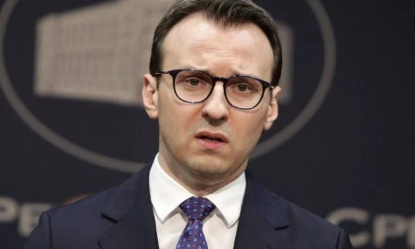 Petkoviq akuza ndaj ndërkombëtarëve: Bashkëpunuat me Kurtin për “okupimin e veriut”