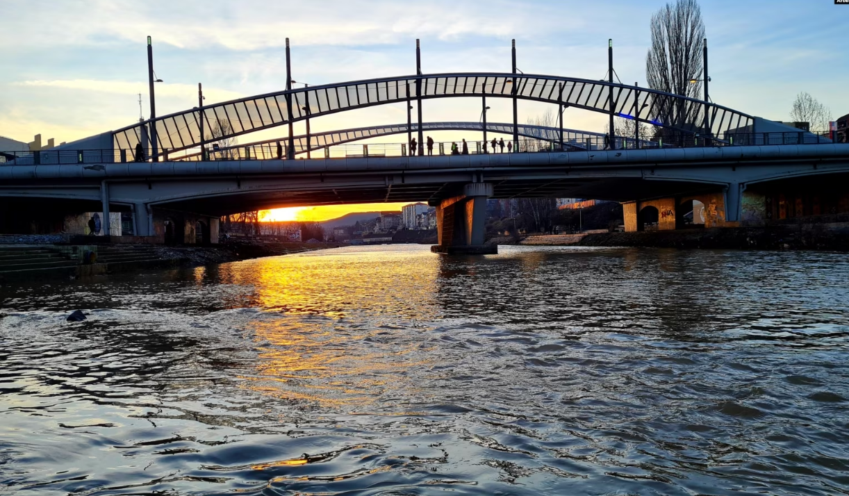 Kujt i pengon hapja e urës mbi Ibër?