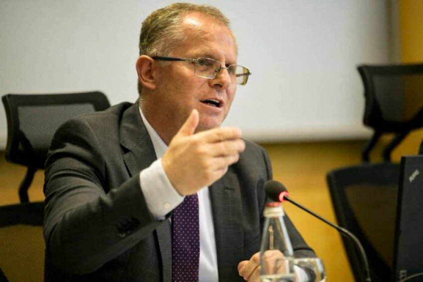 “Stano i gatshëm me deklarata kundër Kosovës”, këshilltari i Bislimit: Shkarkimi i ekipit menaxhues s’është në kundërshtim me marrëveshjen