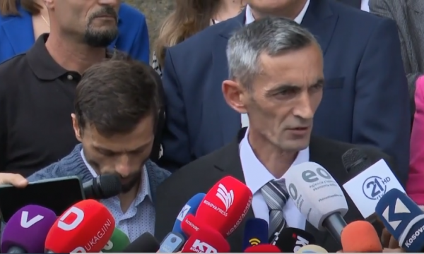 Kryetari i Zveçanit thotë se detyrën do ta ushtrojë nga zyra e komuniteteve në fshatin Lipë