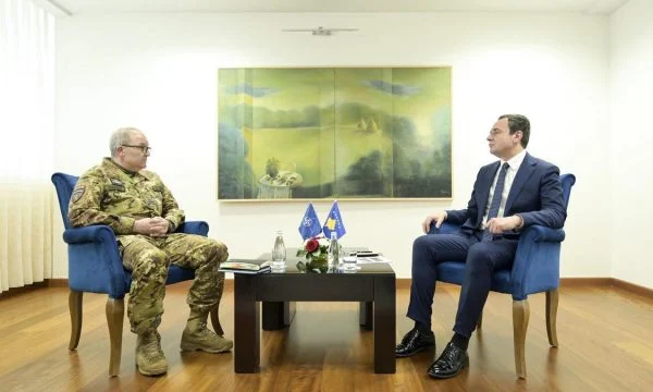 Kurti pas takimit me Komandantin e KFOR’it: Objektet e Komunave janë pronë e Republikës