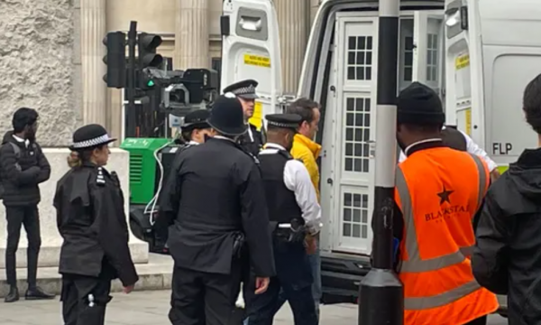 Protesta në kurorëzimin e Charles, arrestohet kreu i grupit kryesor kundër monarkisë