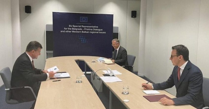 Nisin takimet për Asociacionin në Bruksel, Lajçak takon Petkoviqin