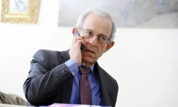 Serwer: Amerikanët mund t’ia bëjnë jetën e vështirë Kurtit – Kosova me kapacitete të limituara