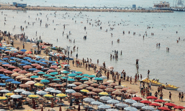 Kosovarët nuk e ndërrojnë Durrësin për pushimet e verës