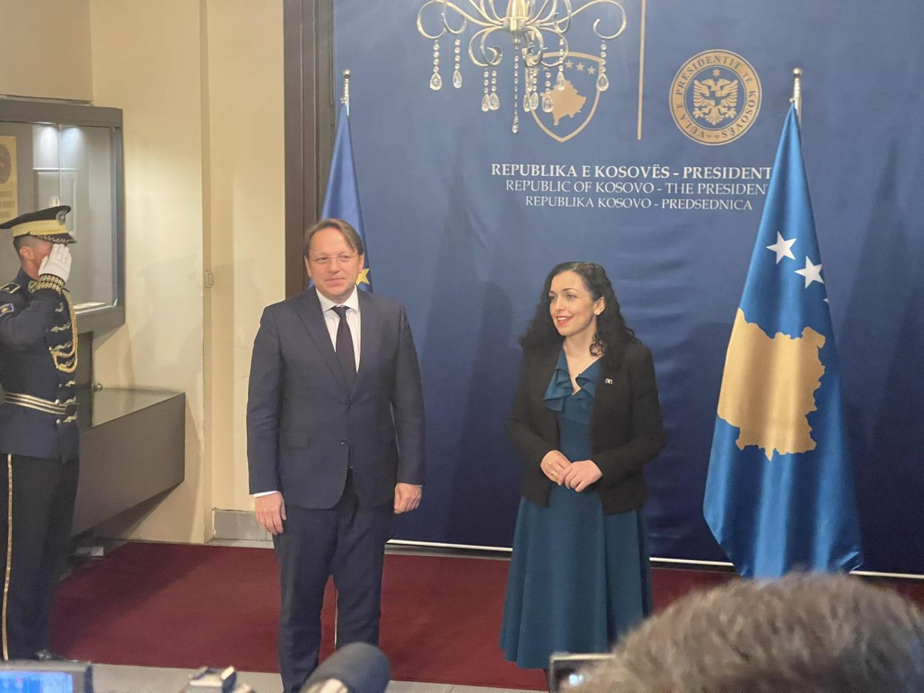 Osmani takohet me Varhleyin