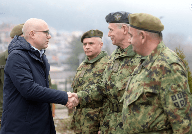 Ministri serb i mbrojtës: Ushtria do ta mbrojë sovranitetin e Serbisë në Kosovë